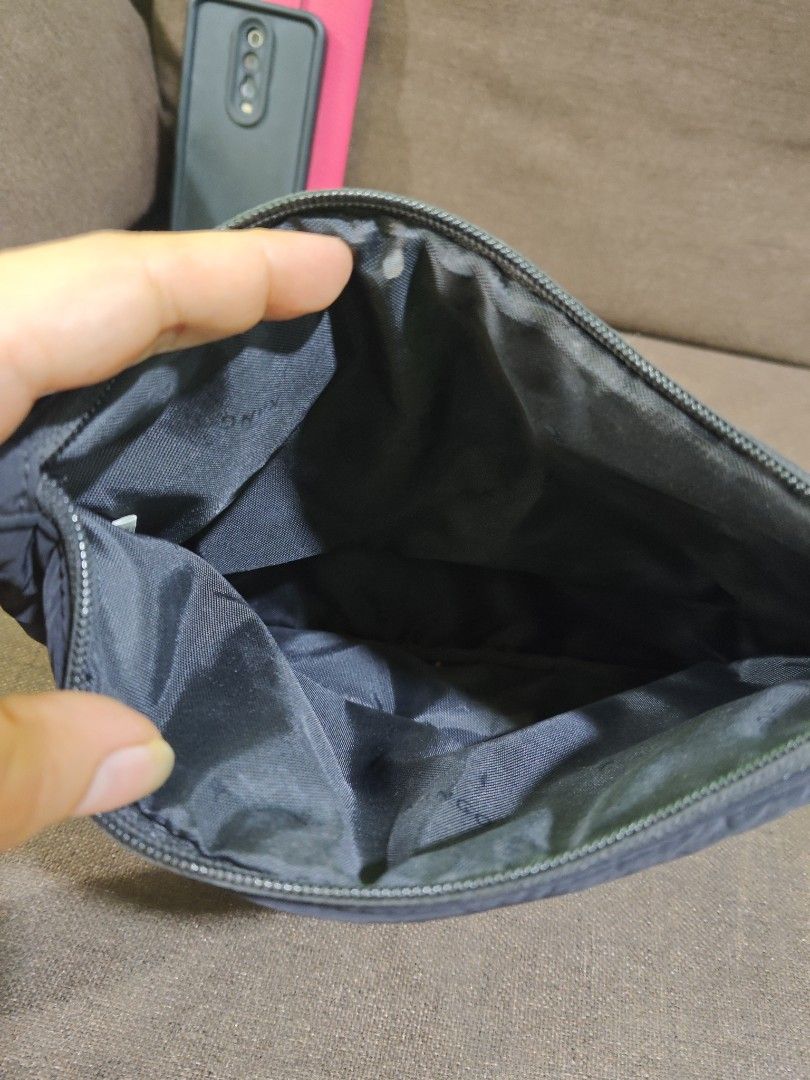 Kangol wristlet/pouch (Category: Clutches) located in Pili. Submitted by zaneombao03491 (Listing ID 1459510128, Image 3). Description: .