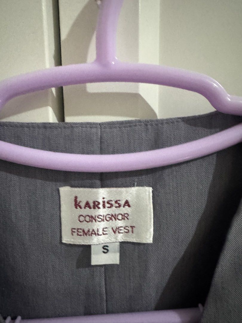 Karissa Consignor Female Vest - Grey, Size S (Category: Vests) located in Mangatarem. Submitted by jvleexx (Listing ID 1459626907, Image 2). Description: - Grey vest from Karissa Consignor - Size S - Button-up front - Two functional pockets - Classic and simple design - Perfect for layering over shirts or blouses.