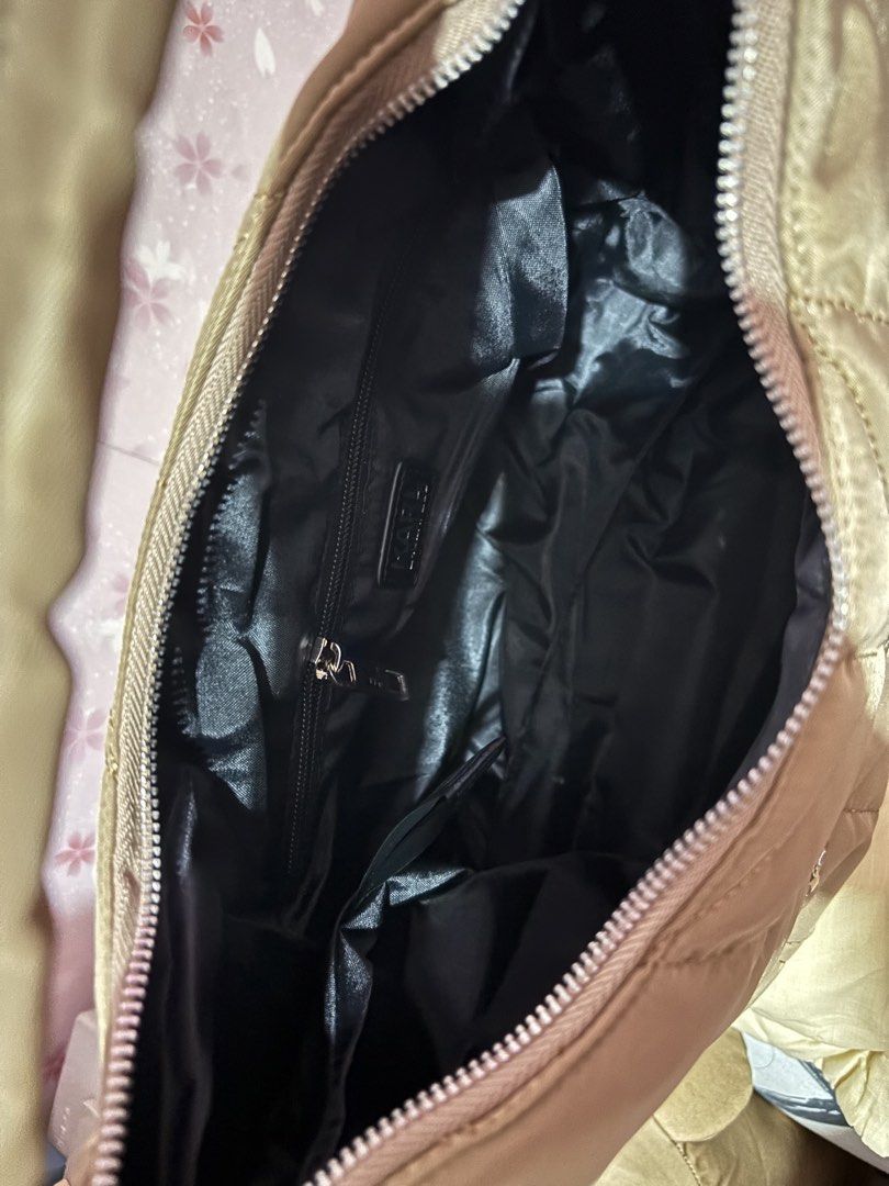 Karl Lagerfeld Hobo bag (Category: Shoulder Bags) located in Cavite. Submitted by littlesweetshop (Listing ID 1459617521, Image 3). Description: Fixed No last price Before 1800 Mop gcash Plus sf.