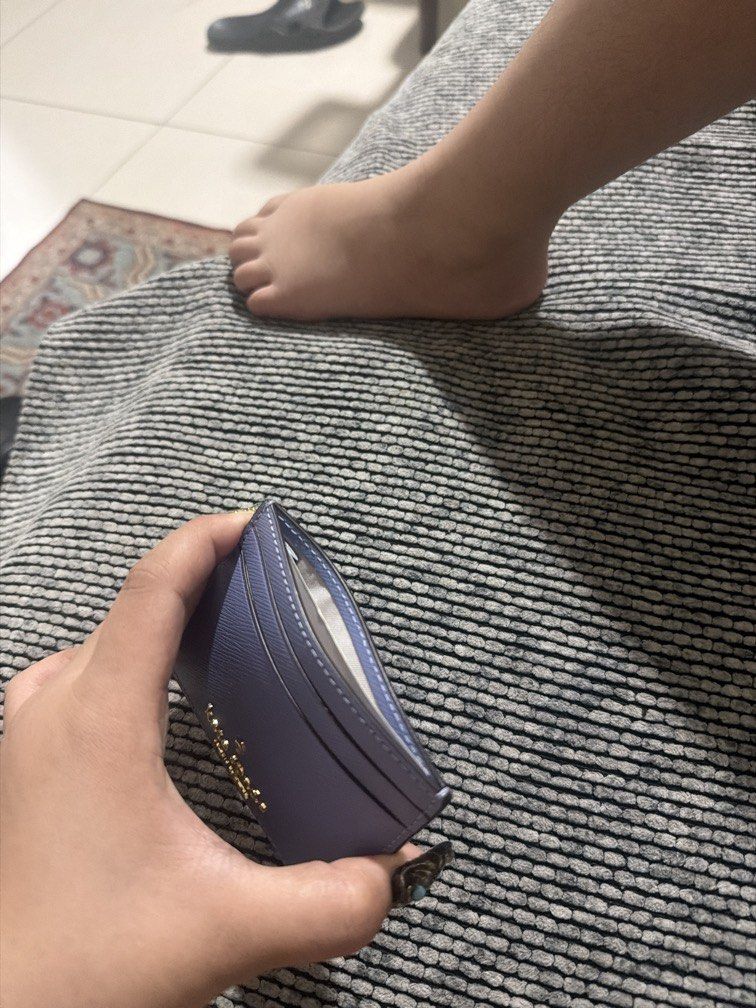 kate spade card holder (Category: Wallets & Card Holders) located in Quezon City. Submitted by frappiechin0 (Listing ID 1459547407, Image 3). Description: .
