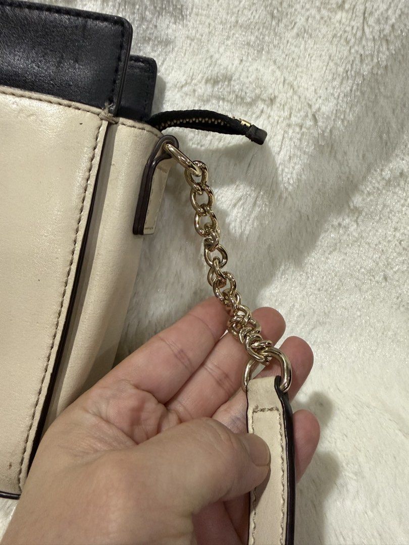 Kate Spade Sling (Category: Luxury Bags & Wallets) located in Caloocan City. Submitted by princessthriftbags (Listing ID 1459582853, Image 2). Description: Preloved pls manage expectation All pics posted The chain sling are still very shiny .