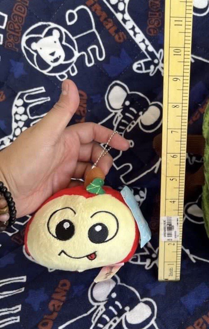 Kawaii Apple bag charm (Category: Charms) located in Paranaque City. Submitted by bonsaiart (Listing ID 1459687597, Image 2). Description: Pre owned Good condition 75+sf Payment via GCASH or paymaya No to meetup No to cop / cod Shipping via j&t only.