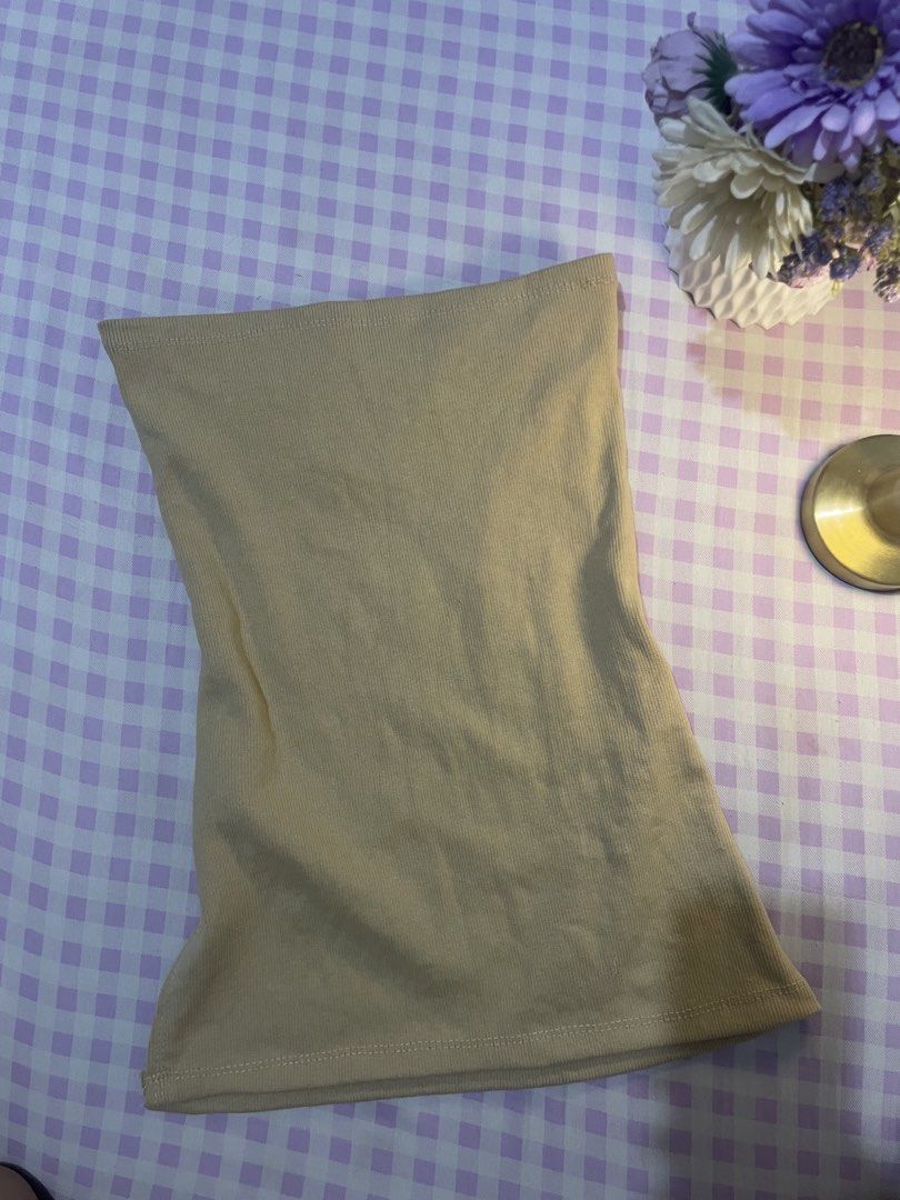 Khaki Tube Crop Top (Category: Sleeveless) located in Quezon City. Submitted by lovenzie (Listing ID 1459677068, Image 2). Description: ⋆˚꩜｡𐔌՞. .՞𐦯⋆. 𐙚 ˚ . . . 🛒🎐 - size small, never worn! - khaki, fitted, minimalist sleeveless crop top - for casual, everyday styling! 🛍️🍡 ౨ৎ⋆ ˚｡ mop: gcash shipping: lalamove / grab ( shipping fee will be shouldered by the buyer ) 🍰 loc: qc ! .
