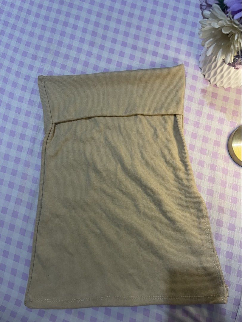 Khaki Tube Crop Top (Category: Sleeveless) located in Quezon City. Submitted by lovenzie (Listing ID 1459677068, Image 1). Description: ⋆˚꩜｡𐔌՞. .՞𐦯⋆. 𐙚 ˚ . . . 🛒🎐 - size small, never worn! - khaki, fitted, minimalist sleeveless crop top - for casual, everyday styling! 🛍️🍡 ౨ৎ⋆ ˚｡ mop: gcash shipping: lalamove / grab ( shipping fee will be shouldered by the buyer ) 🍰 loc: qc ! .