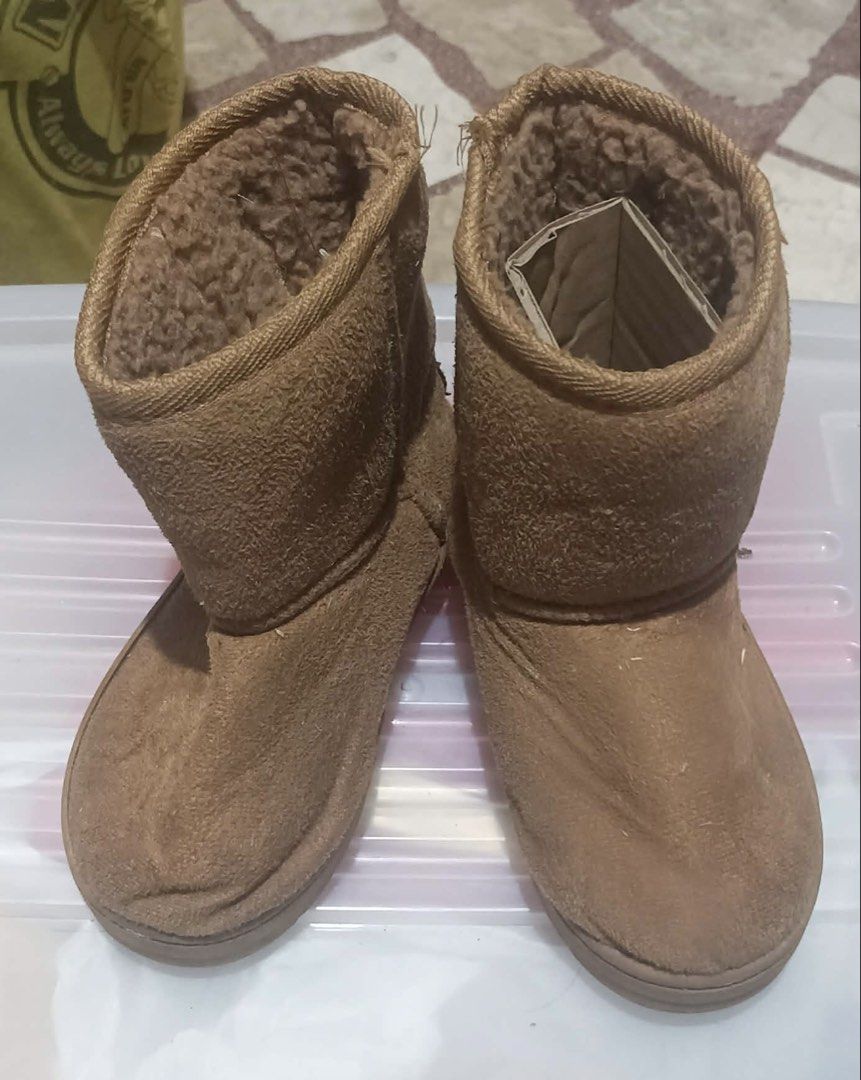 Kiddie Boots (Category: Other Babies Going Out Needs) located in Manila. Submitted by crisha14344 (Listing ID 1459532785, Image 2). Description: BeBe Brand Brown size 10 (4 Years Old) Material: Suede-like Fabric.