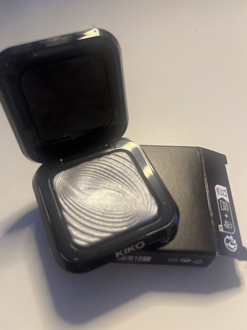 Kiko Milano Water Eyeshadow (Category: Makeup) located in Quezon City. Submitted by ilamariew312696 (Listing ID 1459582150, Image 3). Description: - Kiko Milano Water Eyeshadow - Single shade with a shimmery finish - Adds a pop of shine to your look - Comes in a black compact case - Net weight: 3g / 0.1 oz.