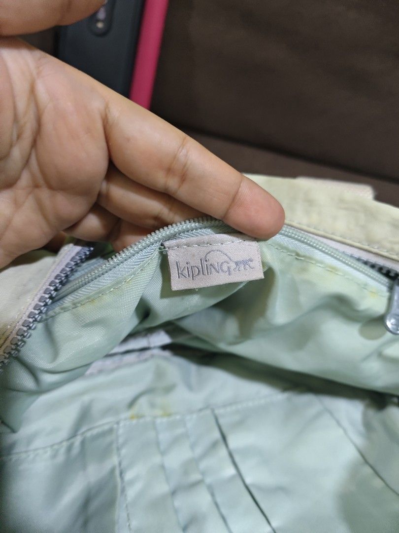 Kipling med size shoulder/sling bag (Category: Cross-body Bags) located in Pili. Submitted by zaneombao03491 (Listing ID 1459506377, Image 3). Description: .