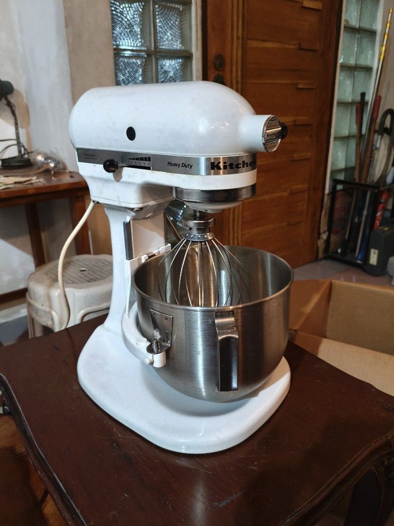 Kitchen Aid Classic Mixer 5quarts (Category: Hand & Stand Mixers) located in Manila. Submitted by 25thbammy (Listing ID 1459631979, Image 1). Description: used twice for baking and product testing only kept in prestine condition.