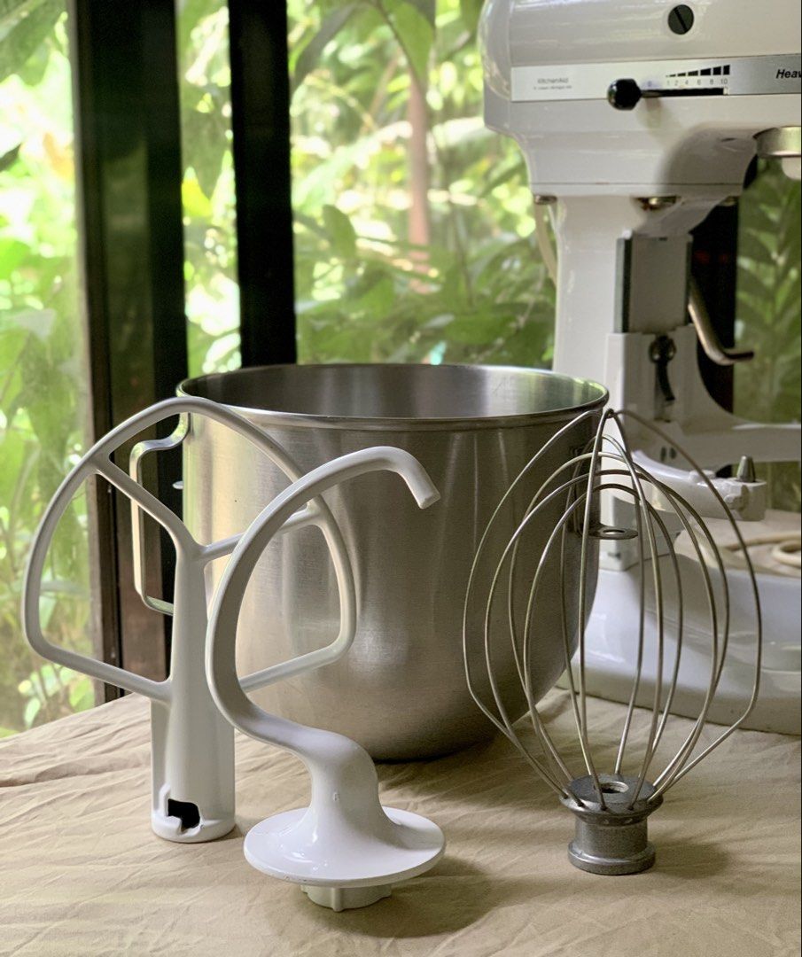 KitchenAid Heavy Duty Stand Mixer White with Attachments (Category: Hand & Stand Mixers) located in Bacolod City. Submitted by coffilover (Listing ID 1459628477, Image 2). Description: Kitchen Aid Heavy Duty Model: 5K5SS Color: White Bought in 2020 Used frequently only till 2022 Occasionally used after that In very good condition Included: 1 kitchen aid bowl 1 whisk attachment 1 hook attachment 1 paddle attachment (Price is negotiable) .