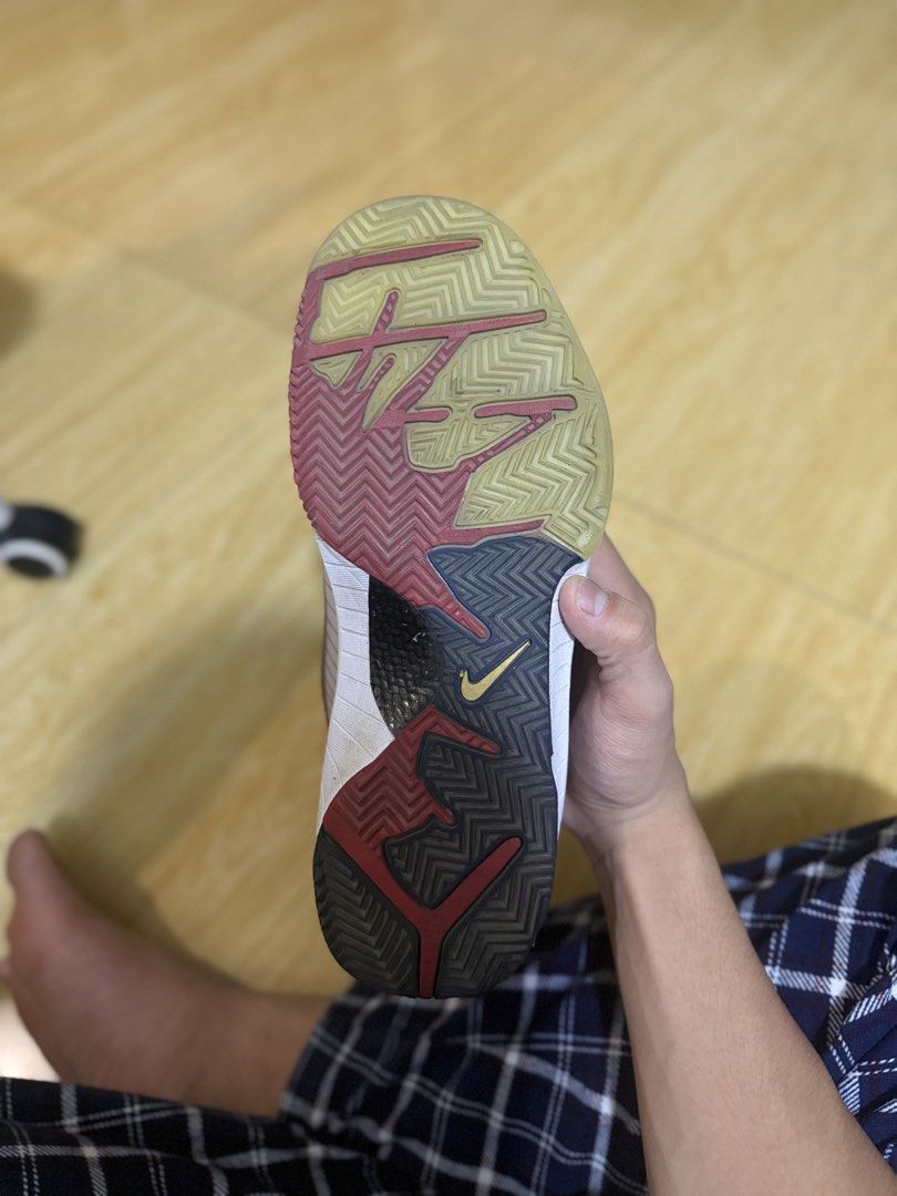 KOBE IV PROTRO “Gold Medal” Size 8.5M (Category: Sneakers) located in Manila. Submitted by adrian0829 (Listing ID 1459671077, Image 3). Description: Kobe IV Protro “Gold Medal” Size: 8.5M ; 10W (can fit 9M) true to size 5x lang nagamit (3 sa rubber, 2 sa tabla) (kita din naman sa outsole if gamit na gamit na, if gamit na gamit na maninilaw yan) w/ og box (no plastic) (w/ og insole and shoelace) can cashback if proven fake RFS: Need Money Issues: 