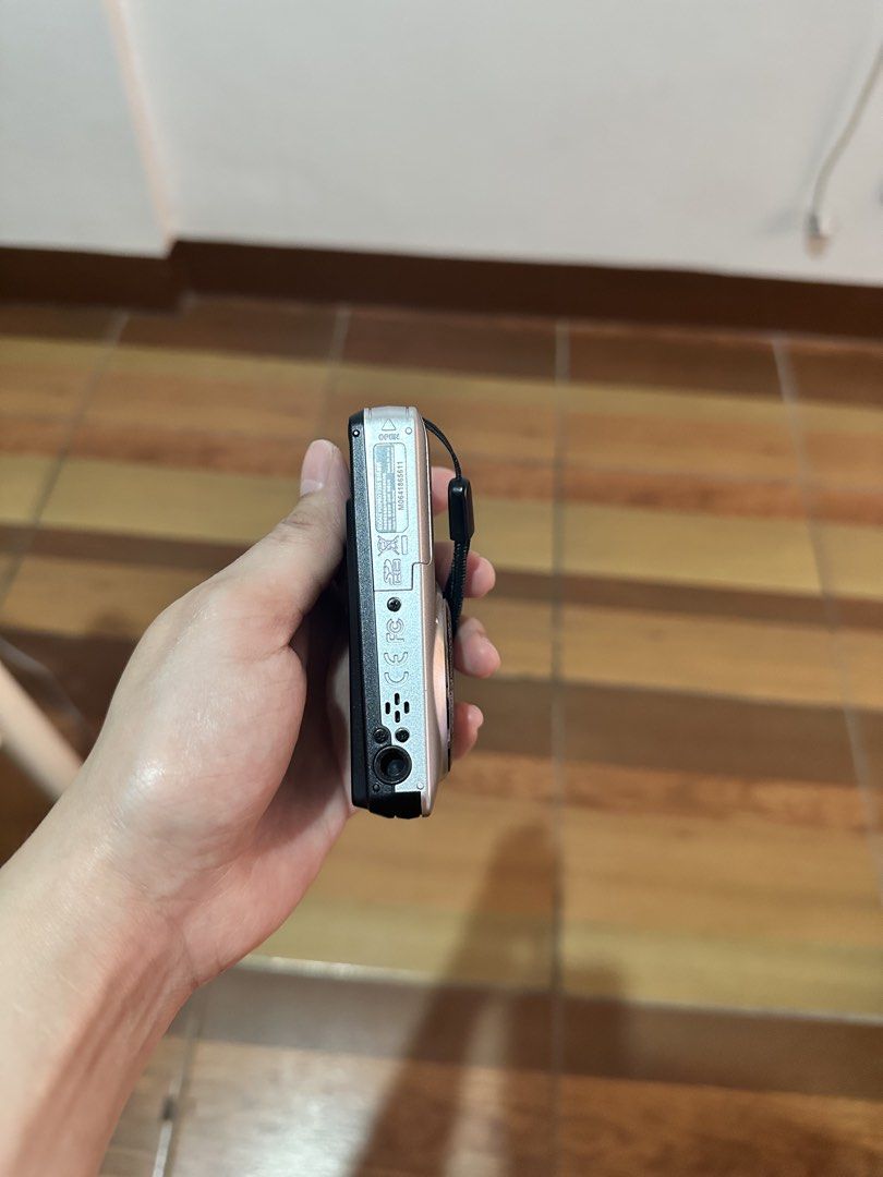 KODAK PIXPRO FZ55 (Category: Cameras) located in Manila. Submitted by rizmnl (Listing ID 1455234172, Image 2). Description: Color: silver Bought last April 2026 from h3nrys camera official orange app Inclusions: charging cable, pink silicon case SRP: 10,000+ Rfs: planning to buy dslr camera :) ✅pm for actual pics ✅pm for LP :) .