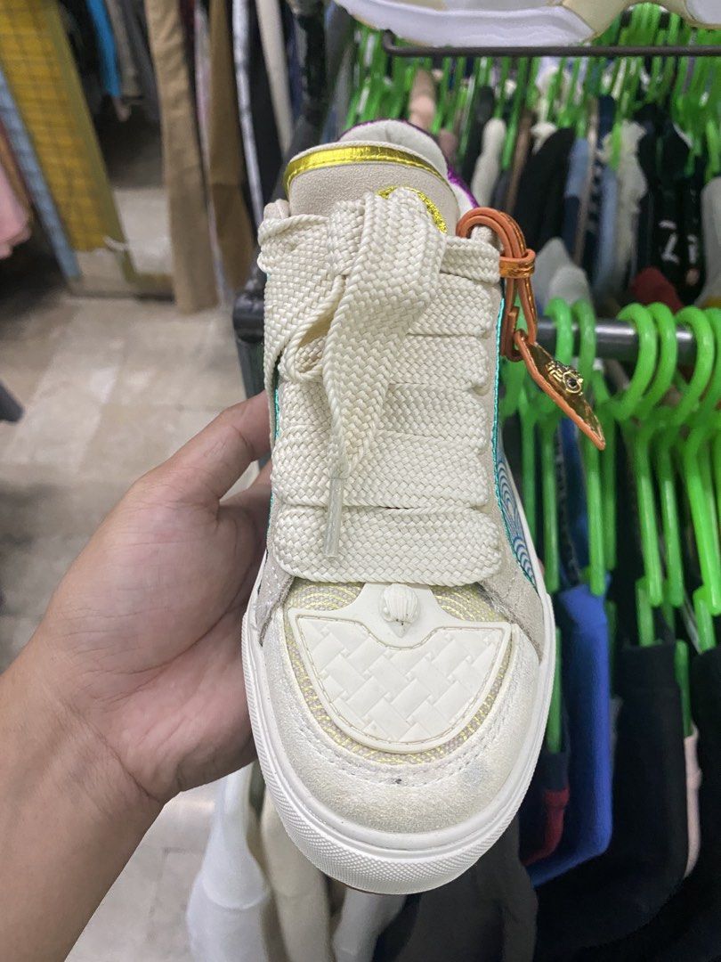 kurt geiger (Category: Sneakers) located in Manila. Submitted by vizcarrach03925 (Listing ID 1459553240, Image 3). Description: .