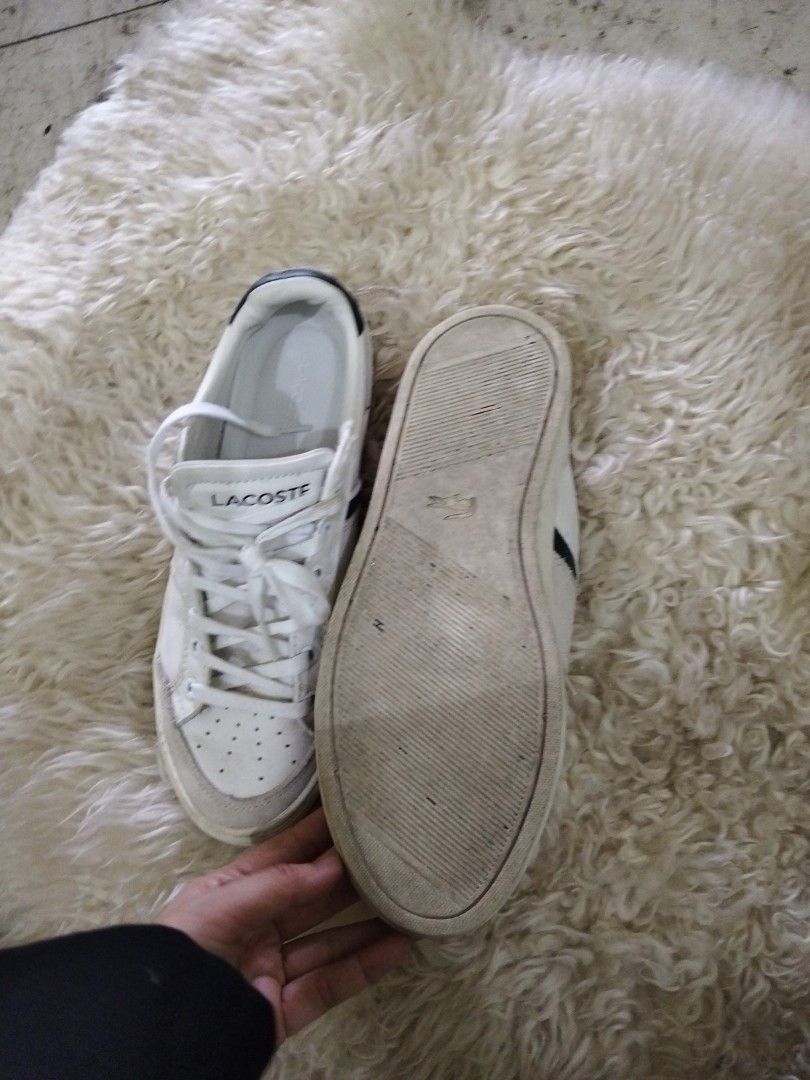 Lacoste (Category: Sneakers) located in El Salvador. Submitted by francheskaukayukay (Listing ID 1459564752, Image 3). Description: needs washing.