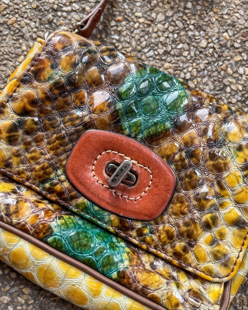 Le Saunda Multicolor Snakeskin-Patterned Leather ‘Mini Crossbody Bag’ (Category: Cross-body Bags) located in Rizal. Submitted by cattleya_street (Listing ID 1459650093, Image 3). Description: Le Saunda Multicolor Snakeskin-Patterned Leather ‘Mini Crossbody Bag’ W: 7in H: 5in Good Condition ₱950 .