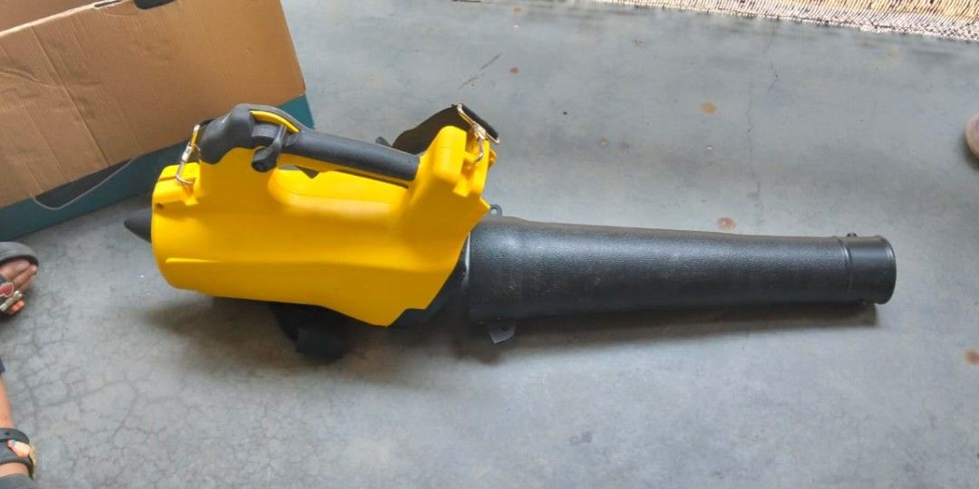 leaf blower (Category: Announcements) located in Slim River. Submitted by suziyatul27 (Listing ID 1459534672, Image 2). Description: Nak letgo ✨ RM350 leaf blower *Keadaan elok* *Tiada rosak ❌* Area : MK & BUKIT BERUNTUNG.