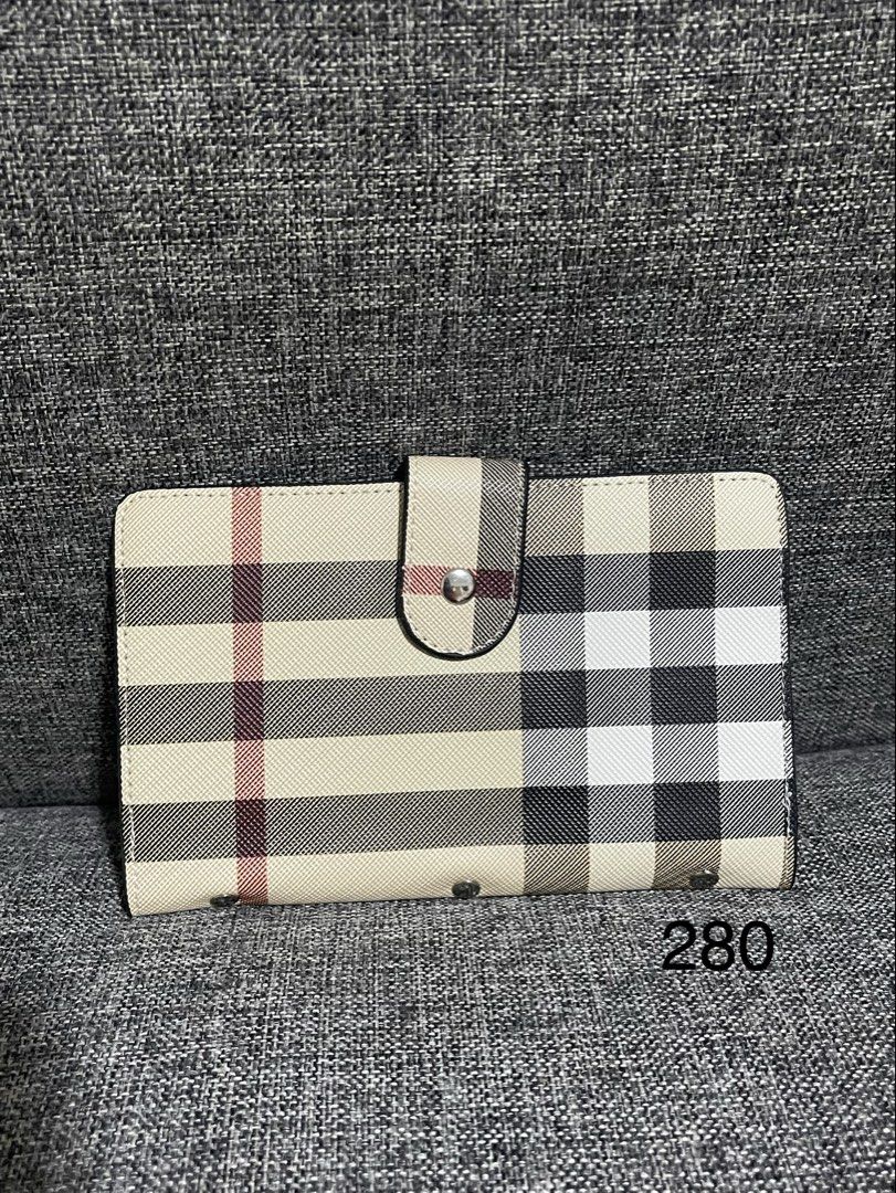 Leather card holder (Category: Purses & Pouches) located in Quezon City. Submitted by tresheaven (Listing ID 1459639327, Image 1). Description: .