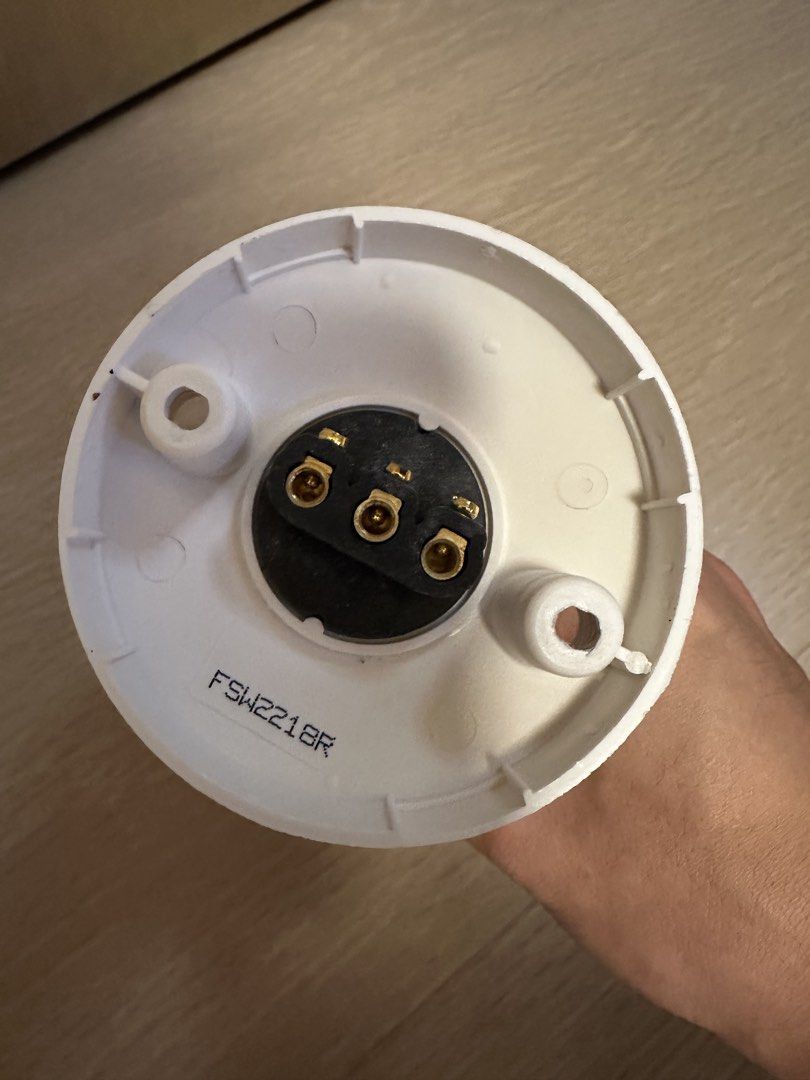 LED 燈泡 E27 （分類：燈飾）位於 Hong Kong。 由 ahdsw 提交（商品編號 1459687780，圖片 2）。簡介： LED燈泡， 12W 3000K 1500lm 圓球形設計。標準 E27 接口。 環保價$10一個，共有五個$50 。