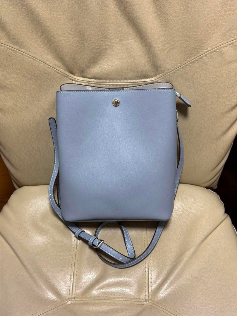 Legato Largo (Category: Cross-body Bags) located in Caloocan City. Submitted by cindylou_ (Listing ID 1459630568, Image 1). Description: .