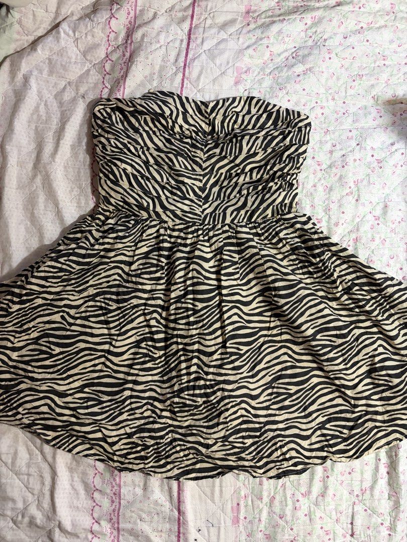 Leopard Tube Mini Dress (Category: Dresses) located in Muntinlupa City. Submitted by herellas0504 (Listing ID 1459596574, Image 1). Description: Leopard Tube Mini Dress Mine: 50 no issue! xs-small.
