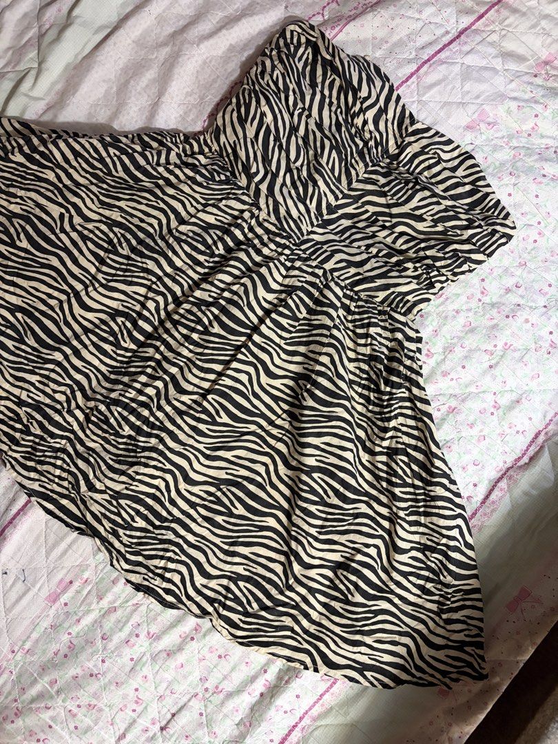 Leopard Tube Mini Dress (Category: Dresses) located in Muntinlupa City. Submitted by herellas0504 (Listing ID 1459596574, Image 3). Description: Leopard Tube Mini Dress Mine: 50 no issue! xs-small.