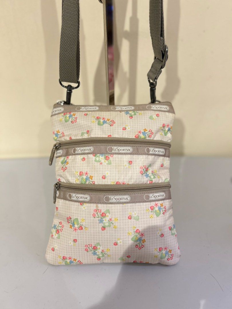 Lesportsac (Category: Cross-body Bags) located in Caloocan City. Submitted by cindylou_ (Listing ID 1459630395, Image 1). Description: .