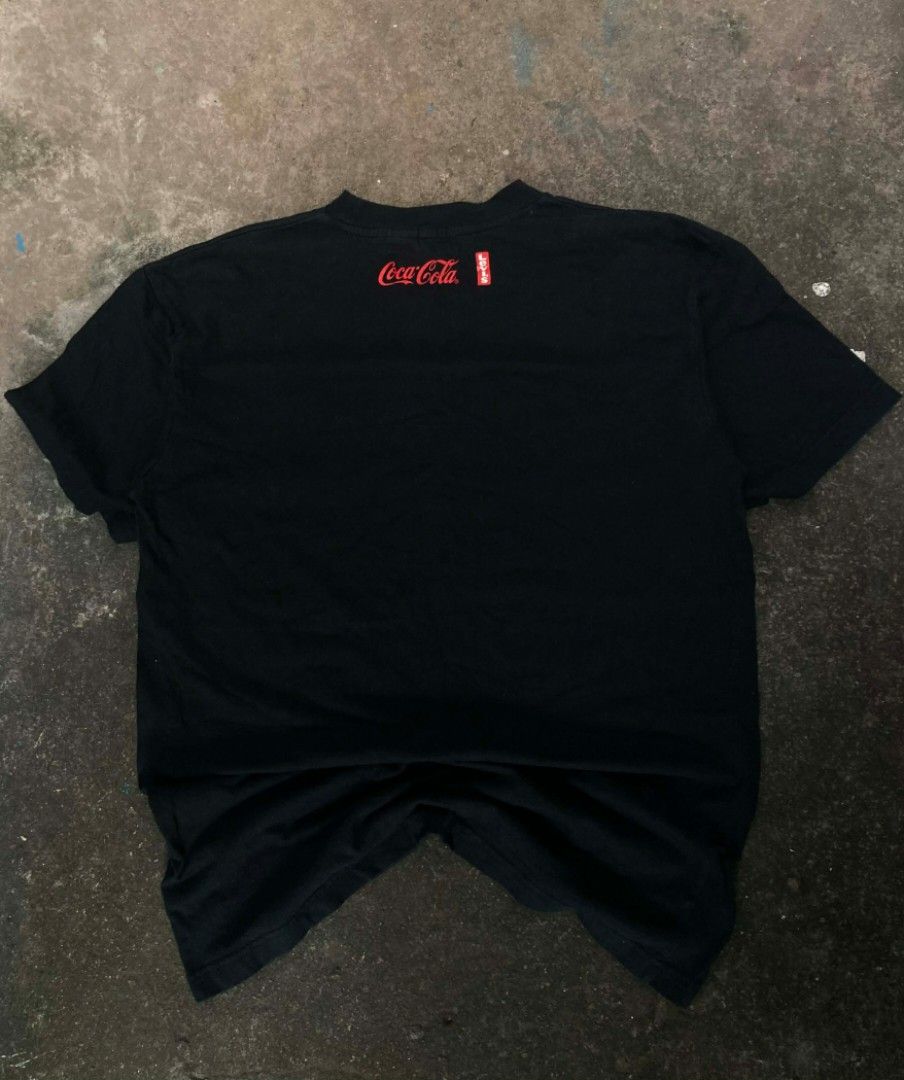Levi's Coca-Cola Collaboration T-Shirt (Category: Tshirts & Polo Shirts ) located in Manila. Submitted by el_tigrematador (Listing ID 1459686926, Image 2). Description: - Black t-shirt with Coca-Cola and Levi's graphic print - Short sleeves - Classic crew neck - Perfect for casual wear.