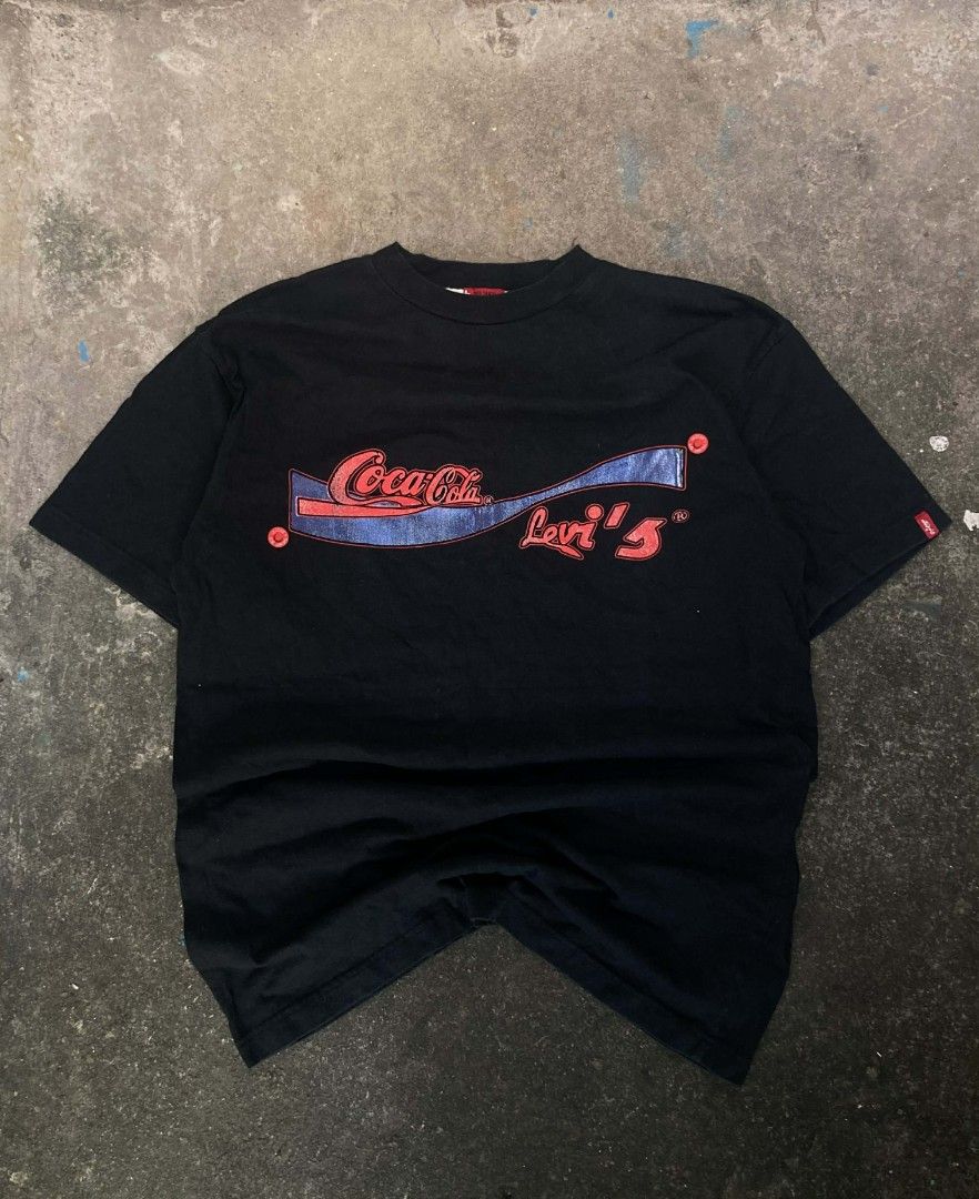 Levi's Coca-Cola Collaboration T-Shirt (Category: Tshirts & Polo Shirts ) located in Manila. Submitted by el_tigrematador (Listing ID 1459686926, Image 1). Description: - Black t-shirt with Coca-Cola and Levi's graphic print - Short sleeves - Classic crew neck - Perfect for casual wear.