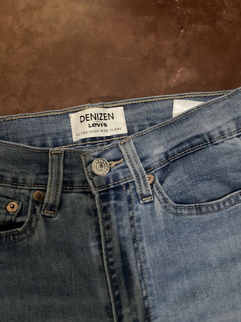 Levi’s Denizen Ultra High Rise Flare (Category: Jeans) located in Malita. Submitted by ronnyboi (Listing ID 1459636571, Image 2). Description: W:26~27 L:39 T:9 H:8.5 Mine:400.