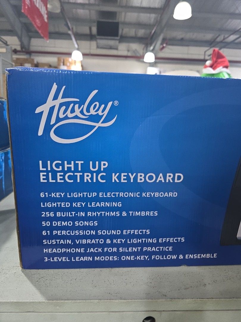 Light up electric keyboard (Category: Computer Keyboard) located in Manila. Submitted by chawchul (Listing ID 1459547709, Image 2). Description: pm.me.for sure buyer..thankyou.