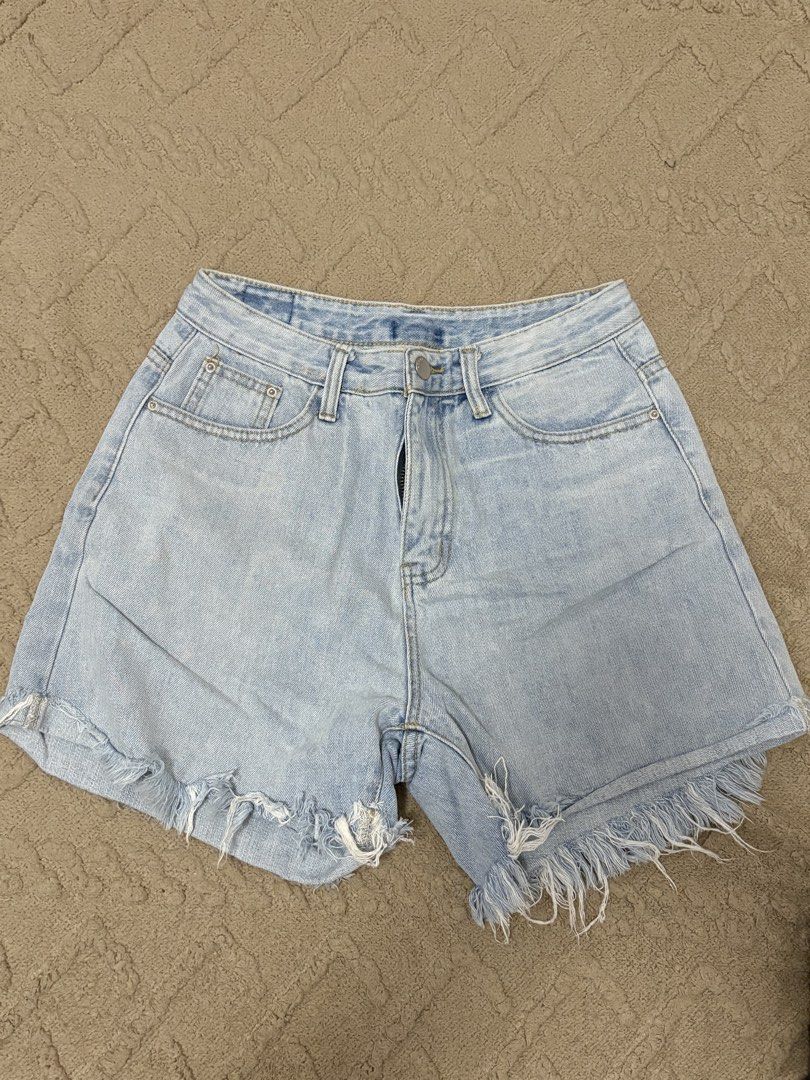 Light Washed Denim Short (Category: Shorts) located in Plaridel. Submitted by f.hernandez (Listing ID 1459670354, Image 1). Description: - size medium - no visible flaws - rfs: decluttering.