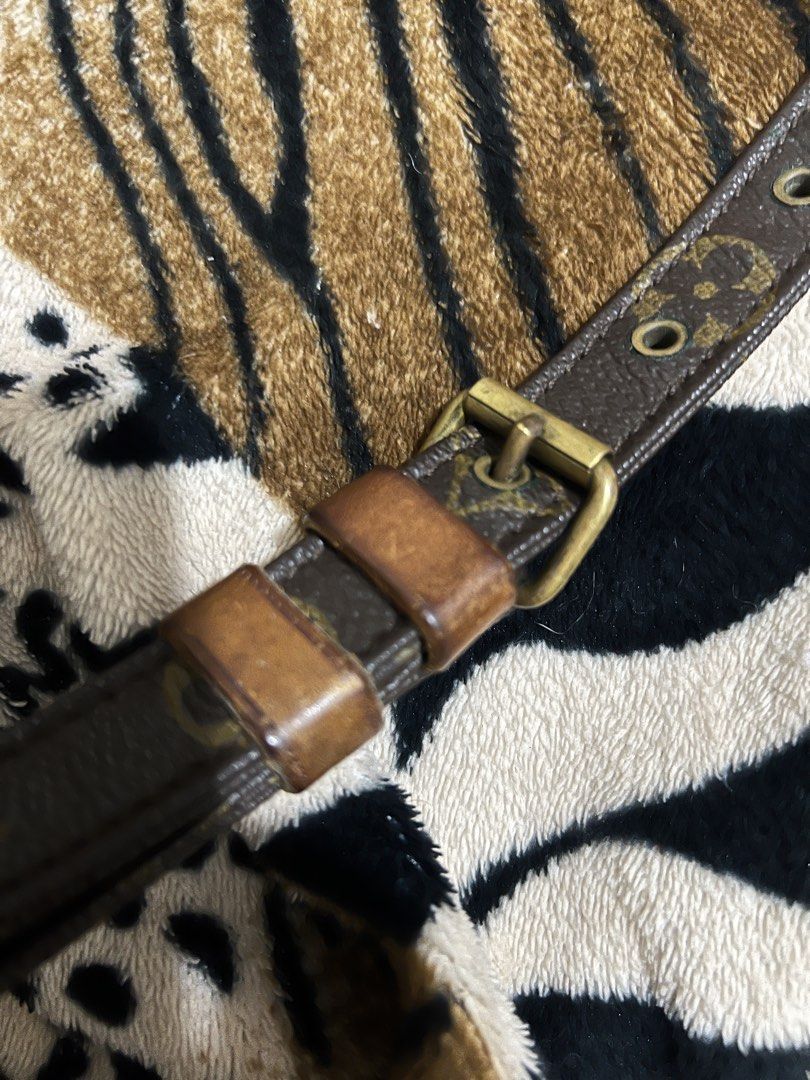 Louis Vuitton Monogram Canvas Crossbody Bag (Category: Luxury Bags & Wallets) located in Quezon City. Submitted by adrimatix (Listing ID 1459610760, Image 3). Description: Vintage Louis Vuitton crossbody bag (PROJECT BAG !!) Issue: Tear strap left side. .