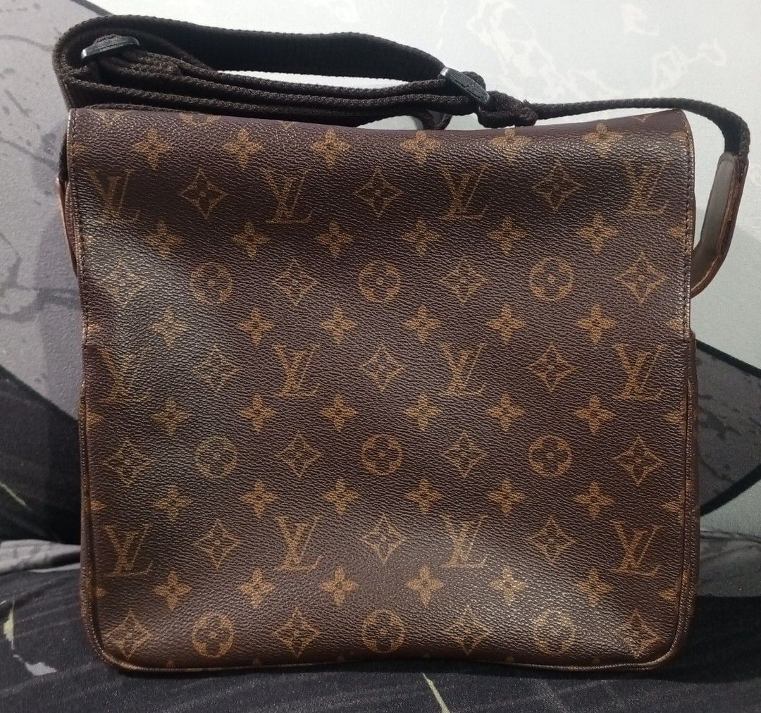 Louis Vuitton Monogram Canvas Messenger Bag (Category: Luxury Bags & Wallets) located in Manila. Submitted by shainabngc85147 (Listing ID 1459652285, Image 1). Description: Selling LV Naviglio Monogram messenger bag from Japan RANK A Can do meet up or delivery Asking price 70,000 negotiable 🛍️.