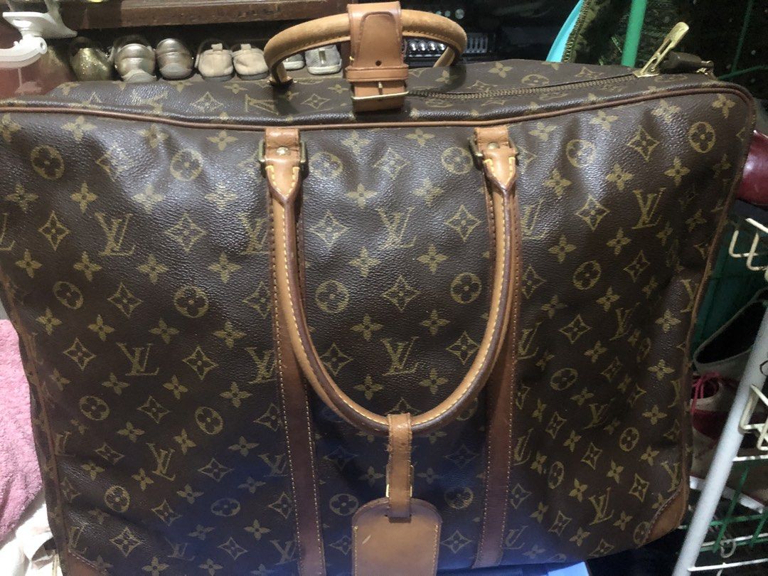 Louis Vuitton Monogram Sirius travel bag (Category: Announcements) located in Pasig City. Submitted by hyleensanico (Listing ID 1459555449, Image 1). Description: .