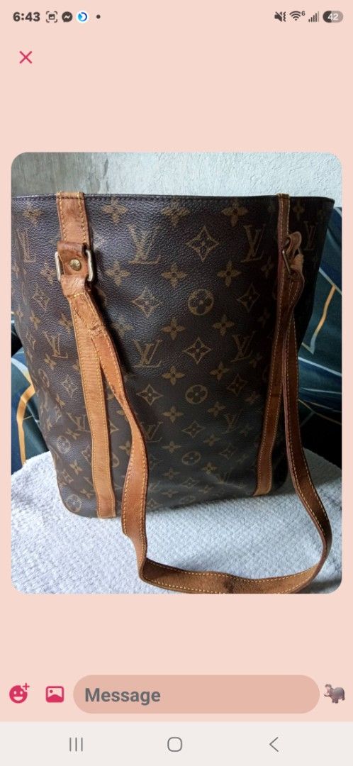 Louis Vuitton Monogram Tote Bag (Category: Luxury Bags & Wallets) located in Aguilar. Submitted by rica040104 (Listing ID 1459660540, Image 1). Description: - Authentic Louis Vuitton monogram tote bag - Spacious and perfect for everyday use.