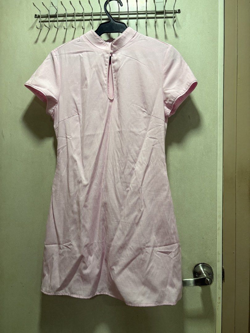 Love Bonito Pink Mini Dress (Category: Dresses) located in Quezon City. Submitted by jinnysells (Listing ID 1459601828, Image 2). Description: - mandarin collar with one button - linen fabric and double lined - rfs: I bought the wrong size for myself (too big) - size Medium - price negotiable.