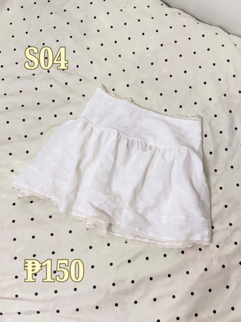 LOVITO WHITE SKIRT (SIZE S) (Category: Skirts) located in Manila. Submitted by keiibee (Listing ID 1459628939, Image 1). Description: ꒰ PRE-LOVED CLOTHES ꒱ All items are pre-loved, so please manage your expectations. ♡ ✶ I will send actual videos and close-up shots so you can check the overall condition of the item before purchasing. ✶ Please note that pre-loved items may have minor signs of use. Any noticeable flaws will be disclosed and shown i