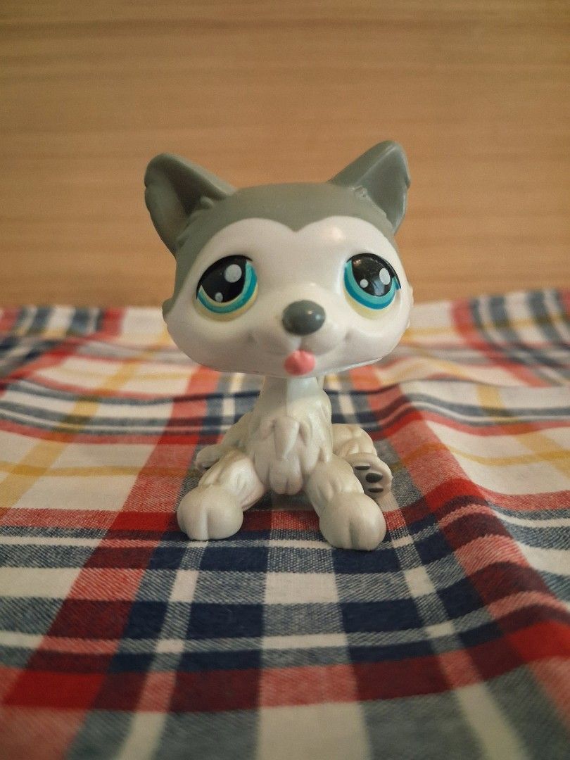 LPS Husky (Category: Designer & Blind Box Toys) located in Antipolo. Submitted by yayasbun (Listing ID 1459546908, Image 1). Description: ! FAKE LPS, not official ! — GCASH as main payment. Taking COD if meeting up at Robinsons Antipolo on weekends ONLY..