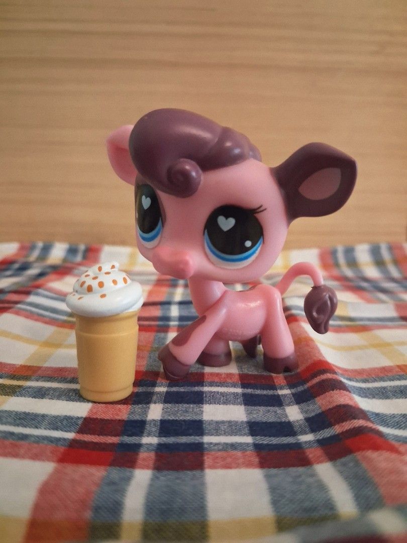 LPS Pink Cow Original G7 #233 (Category: Figurines & Statues) located in Antipolo. Submitted by yayasbun (Listing ID 1459547223, Image 1). Description: — GCASH as main payment. Taking COD if meeting up at Robinsons Antipolo on weekends ONLY..