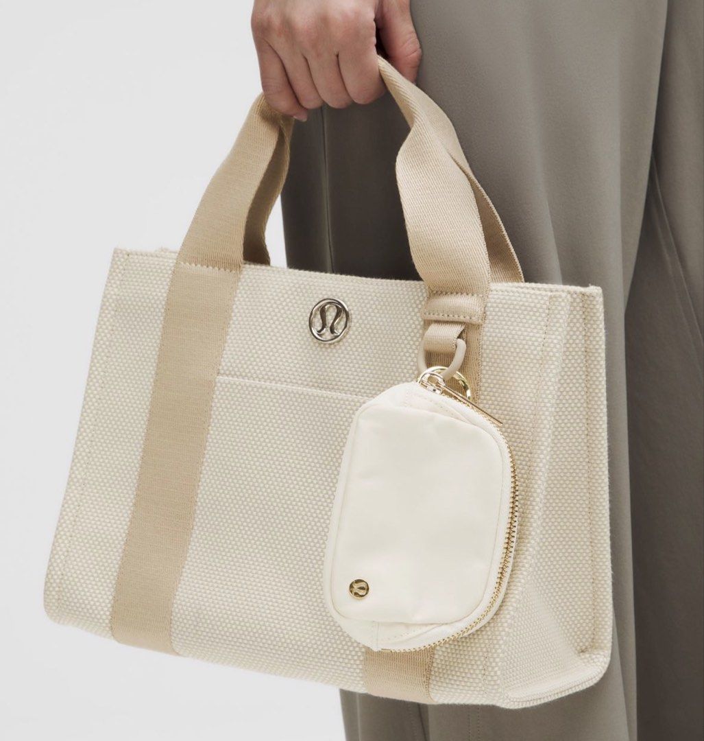 Lululemon NANO everywhere belt bag (Category: Purses & Pouches) located in San Juan, La Union. Submitted by clothedbyaya (Listing ID 1459630826, Image 2). Description: ✨ CANADA PRE-ORDER PASABAY ✨ 📌 Order Details & Payment Terms Deposit: 60% Downpayment required to reserve your item Balance: Remaining balance payable within 2 months Dispatch: Item will be shipped immediately once fully paid 🚚 Shipping Options FREE Air Cargo: via LBC (Pouch size