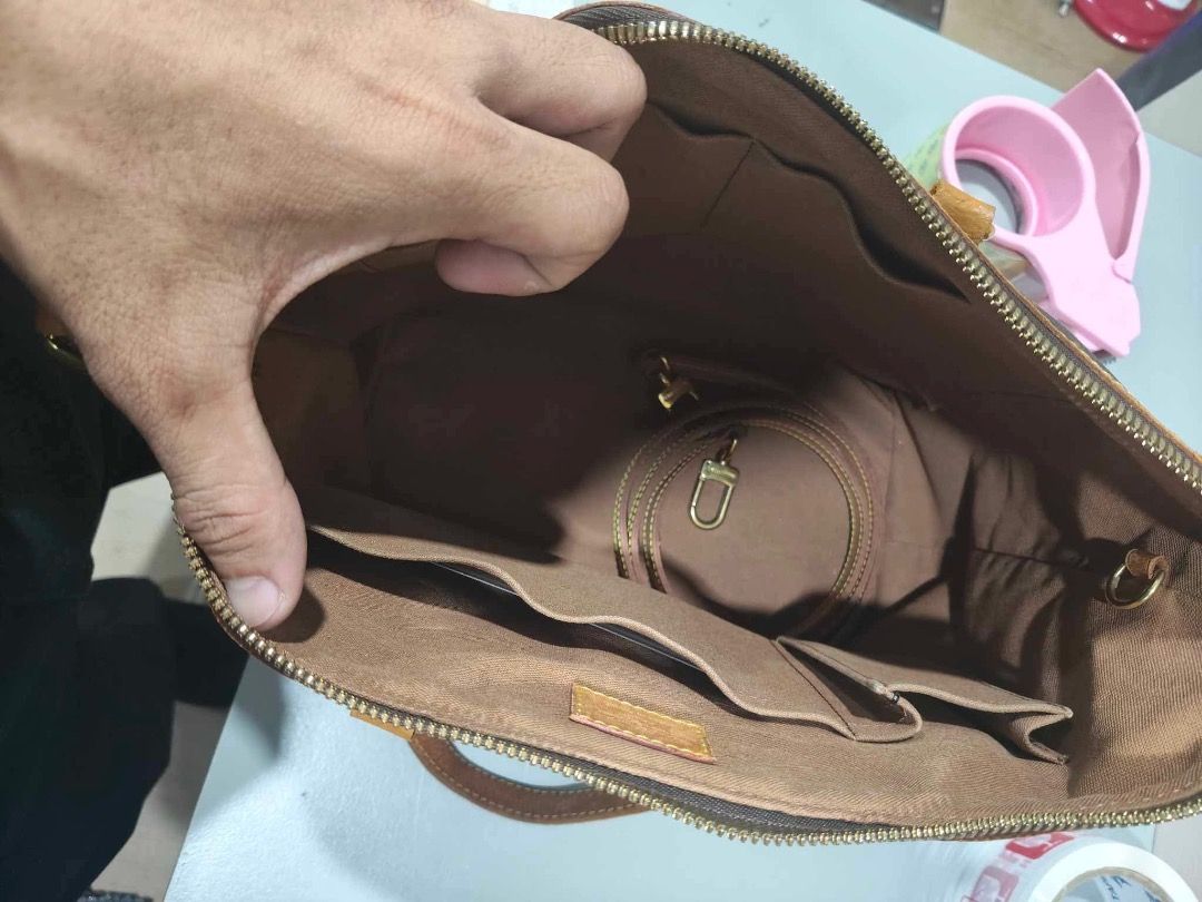 LV Bag For Sale! (Category: Luxury Bags & Wallets) located in Caloocan City. Submitted by roshiirosh (Listing ID 1459522853, Image 2). Description: For Sale!! Authentic LV Palermo Bag With Authentication Certificate by Legit Grails..