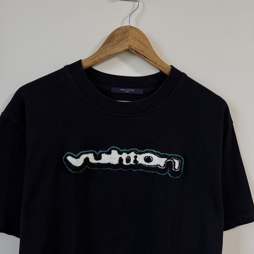 LV Vuitton Carpet Script (Category: Tshirts & Polo Shirts ) located in Paniqui. Submitted by justyntrouves (Listing ID 1459509647, Image 2). Description: Tag Size: Medium (Dimensions in inches) Width: 22.5 Length: 26 Condition: 9/10 Buyer will shoulder the shipping fee. Check all photos before purchasing. For any questions, feel free to ask..