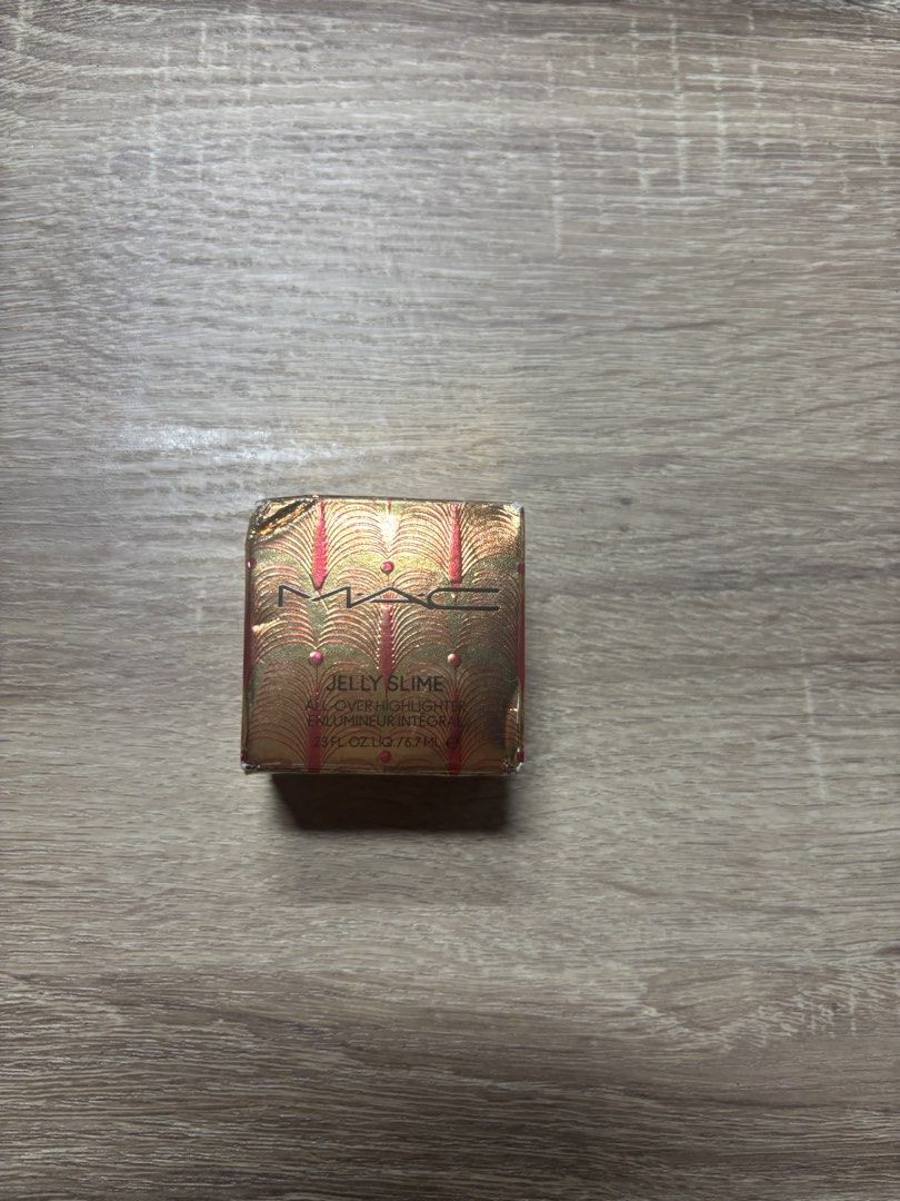 Mac Jelly Shimmer Highlighter (Category: Makeup) located in Davao. Submitted by mielle_888 (Listing ID 1459686678, Image 1). Description: Lightly Used Mac Jelly Shimmer Highlighter Shade: 🪩✨24k Copper (perfect for the Bruno Mars Concert lol).
