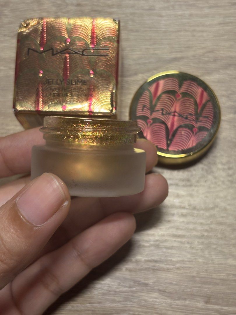 Mac Jelly Shimmer Highlighter (Category: Makeup) located in Davao. Submitted by mielle_888 (Listing ID 1459686678, Image 3). Description: Lightly Used Mac Jelly Shimmer Highlighter Shade: 🪩✨24k Copper (perfect for the Bruno Mars Concert lol).