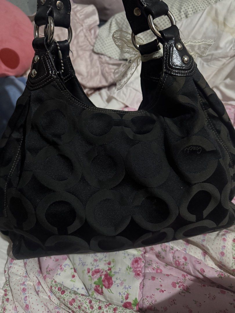 Maddie brown black tote medium (Category: Shoulder Bags) located in Caloocan City. Submitted by ravihannaa (Listing ID 1459546779, Image 2). Description: .