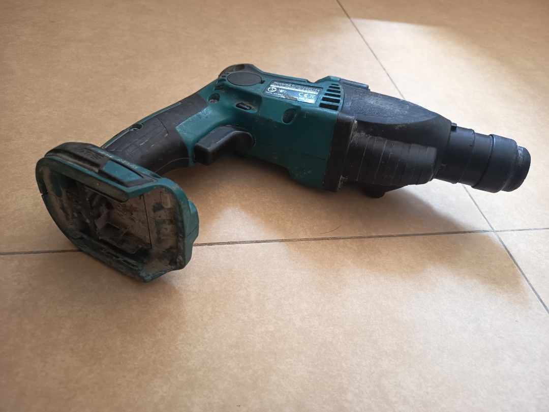 Makita 牧田 無繩電鑽 DHR165 （分類：家居改善及收納用品）位於 Hong Kong。 由 cz313 提交（商品編號 1459546642，圖片 2）。簡介： 牧田無線電鑽。呢款電鑽好有力，裝修或者DIY都啱用。操作簡單，手感好。有興趣嘅朋友可以聯絡我。。