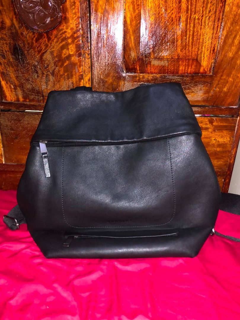 Mandarina Duck Backpack (Category: Backpacks) located in Valenzuela. Submitted by sv072724 (Listing ID 1459625581, Image 1). Description: Preloved in good condition Nice hardware MEDIUM SIZE.