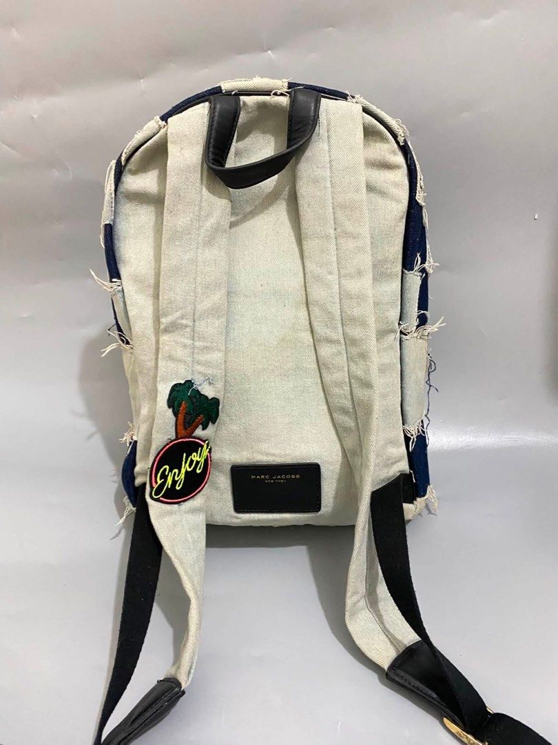 Marc Jacobs Limited Edition Bagpack (Category: Backpacks) located in Paete. Submitted by ladder_leynn (Listing ID 1459671304, Image 2). Description: -ykk zip -complete etiketa -negotiable price .