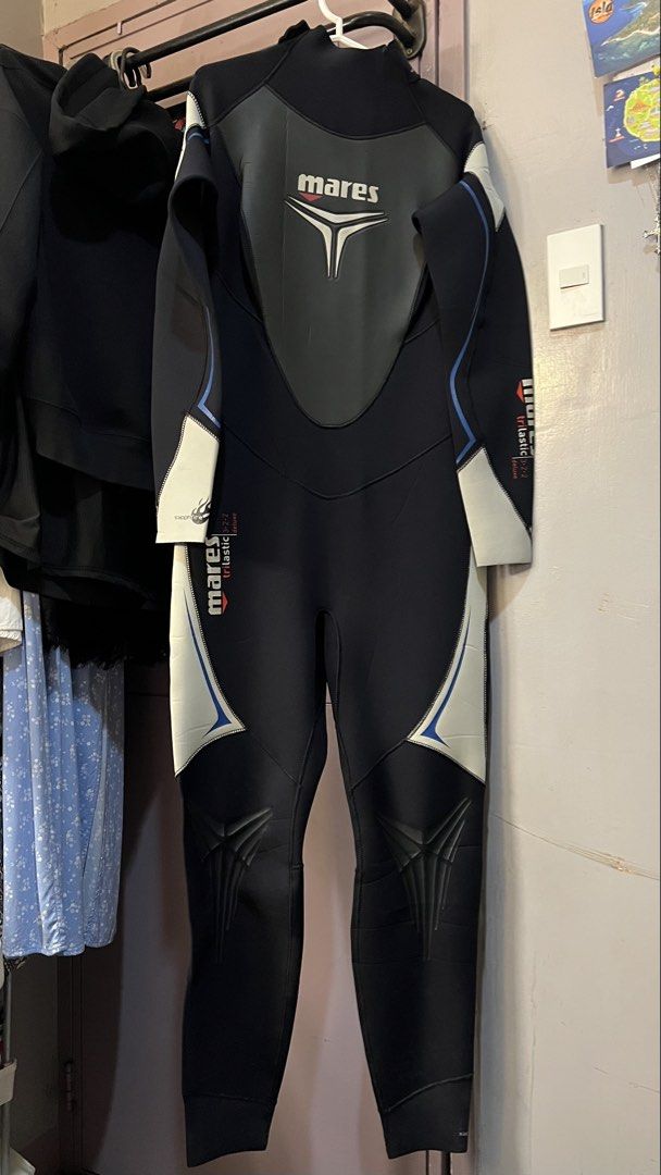 Mares Trilastic Deluxe 3/2/2 Wetsuit (Category: Coats, Jackets and Outerwear) located in Caloocan City. Submitted by imnotjoanna (Listing ID 1459598356, Image 1). Description: - Mares Trilastic Deluxe 3/2/2 Wetsuit - Size: 6 (approx. Medium size) - Features Dryfire Plush Lining for extra warmth - Ideal for Diving and Watersports - Selling as it's no longer needed - Feel free to ask any questions!.