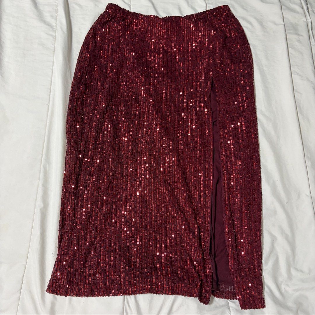 Maroon Red Sequin Midi Skirt with Slit (Category: Skirts) located in Muntinlupa City. Submitted by 13gracious (Listing ID 1459661580, Image 3). Description: .