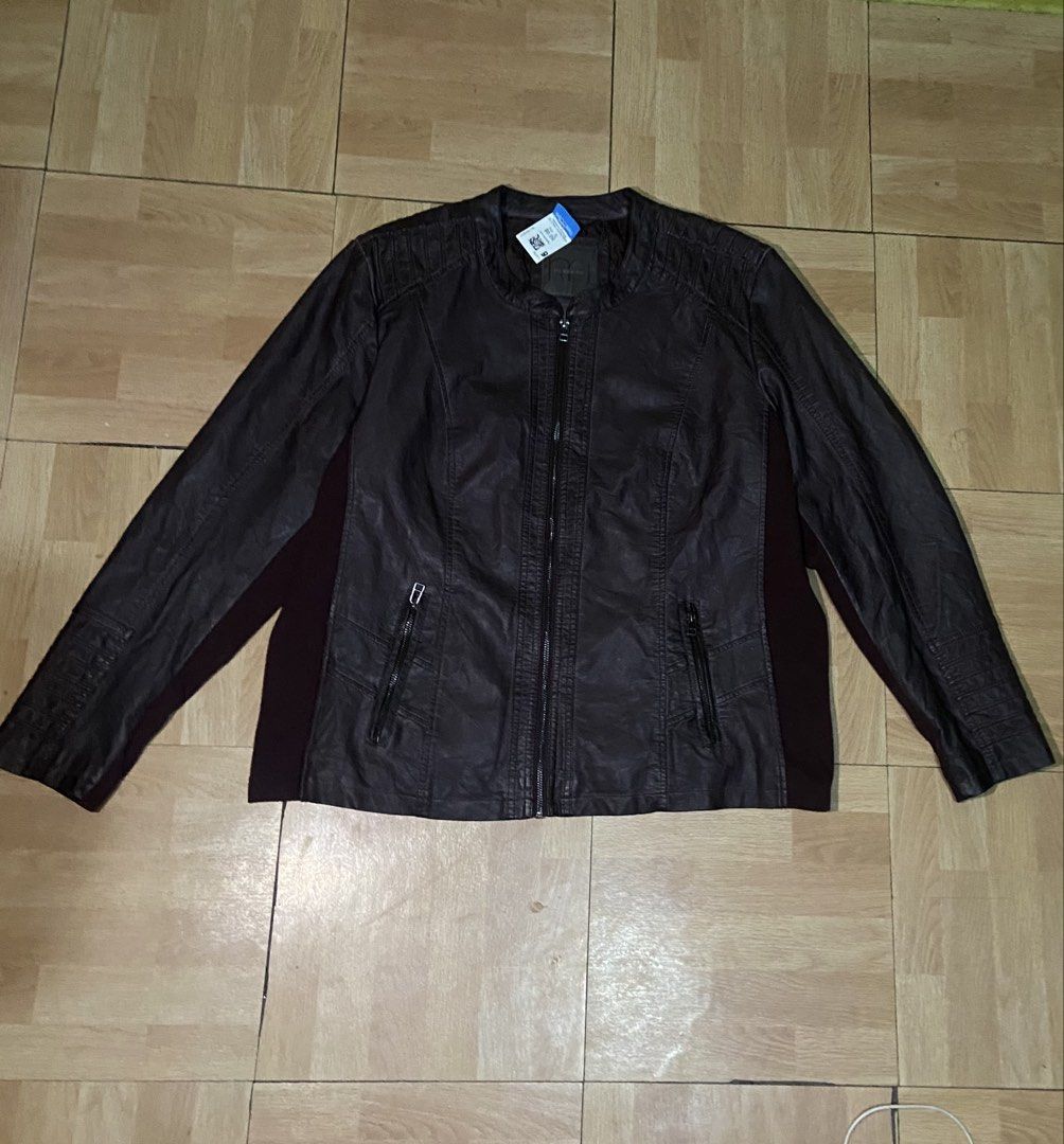 MAURICES DARK BROWN FAUX LEATHER JACKET (Category: Coats, Jackets and Outerwear) located in Cavite. Submitted by abasolo_jv (Listing ID 1459660283, Image 1). Description: Good Condition Size #2 XL Fit To 2XL No Issues need wash Ganda nito Pang OUTFIT tawad lang po kayo please Offer .